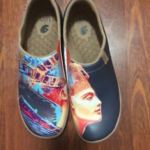 UIN new no tags, sz 9 no Egypt theme Walk of Art, weatherproof